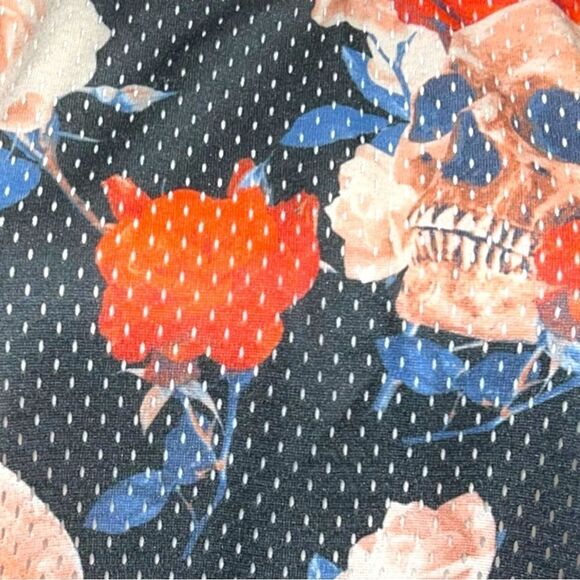 No boundaries cute black tank with skulls and roses - Picture 6 of 8